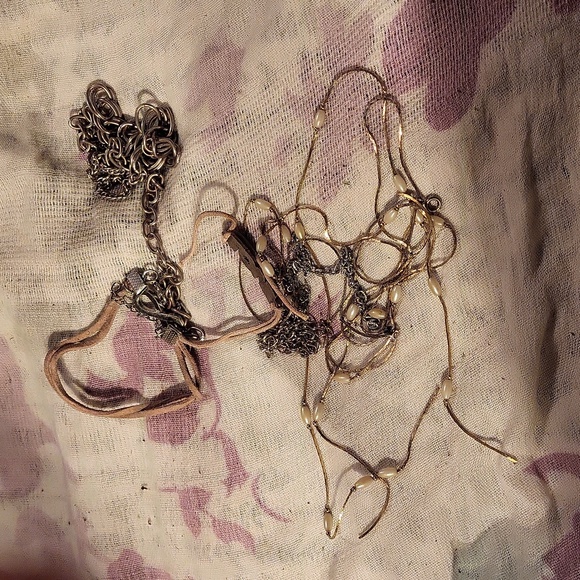 Pile of broken chains and random jewelry - Picture 1 of 2